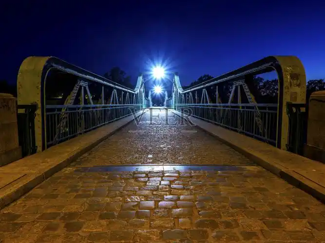 夜晚的旧桥照片摄影图片