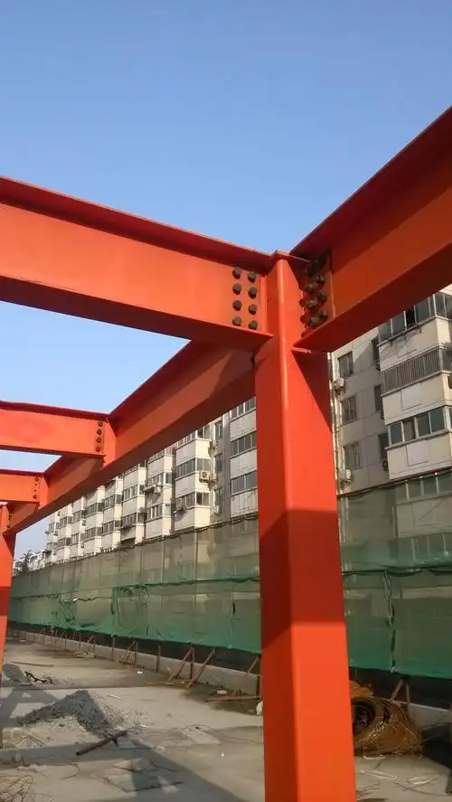 轻钢?彩钢?门式刚架?还有能估计一下它的面积吗?估计一下,就这一