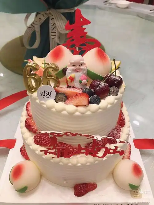 品尝生日的蛋糕,品尝快乐的味道.