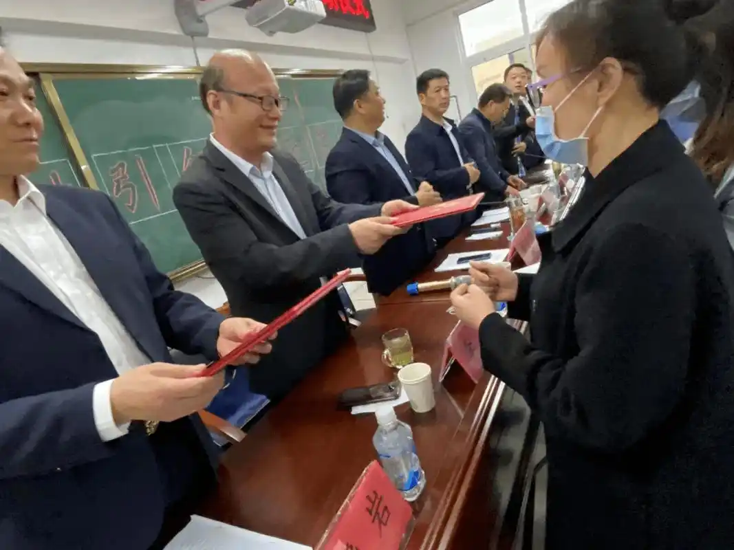 南阳市李晓岩名班主任工作室启动仪式在镇平玉都中学举行