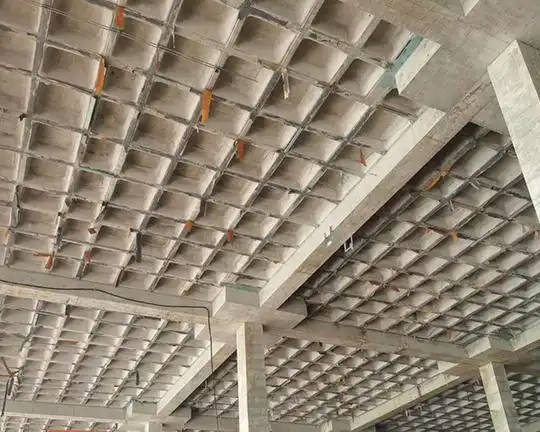 密肋楼盖是一个梁系统,并且在柱帽处通过适当的结构措施反映了密肋