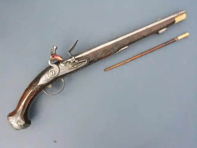 欧洲骑兵使用的燧发枪,制作于1740年,使用者应该是一位骑兵军官