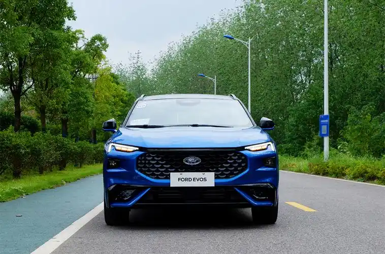 试驾福特evos:好看好开空间大,27英寸大屏实用,头枕舒服