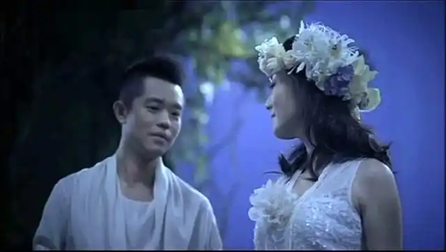 凤凰传奇《荷塘月色》我像只鱼儿在你的荷塘,只为守候那皎洁月光