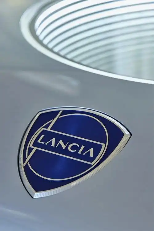 蓝旗亚 lancia 启用新logo,发布极具科幻风格概念汽车