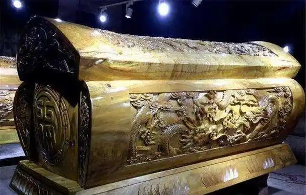 古人去世后为什么要放在棺材里棺材盖为什么要打铁钉