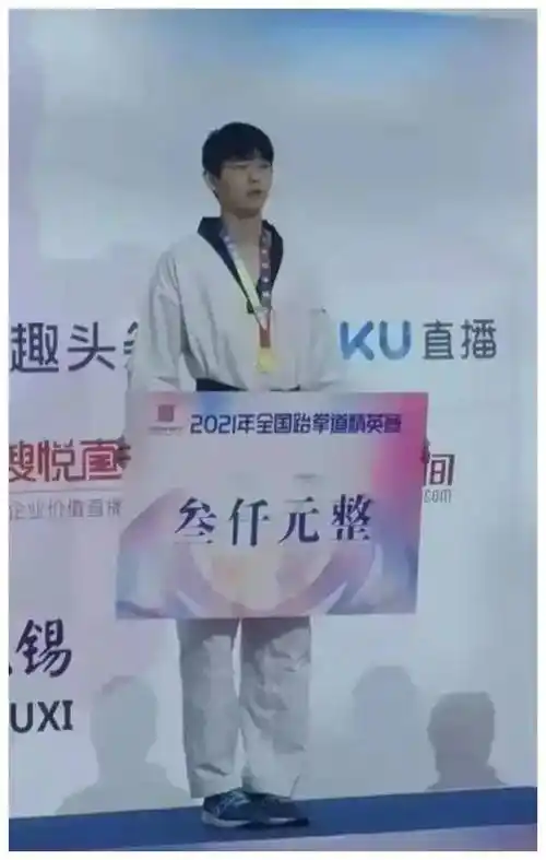 河南骄傲肖晨鸣勇夺金牌中国跆拳道队闪耀比利时