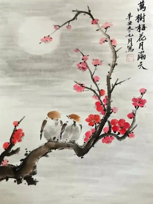 笔尖加取稍微重一点的墨色微微调开,用大号兼毫毛笔笔锋微侧画出梅花