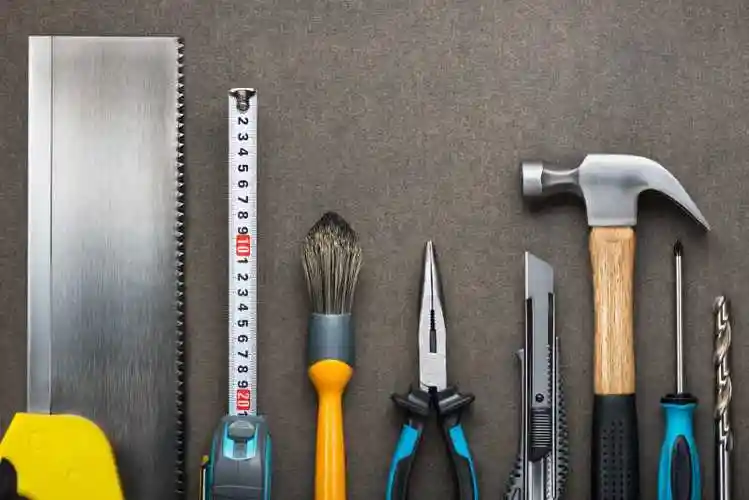 在白色背景下隔离的工具集