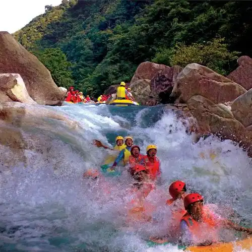 在北纬25°,邂逅人间最美峰景