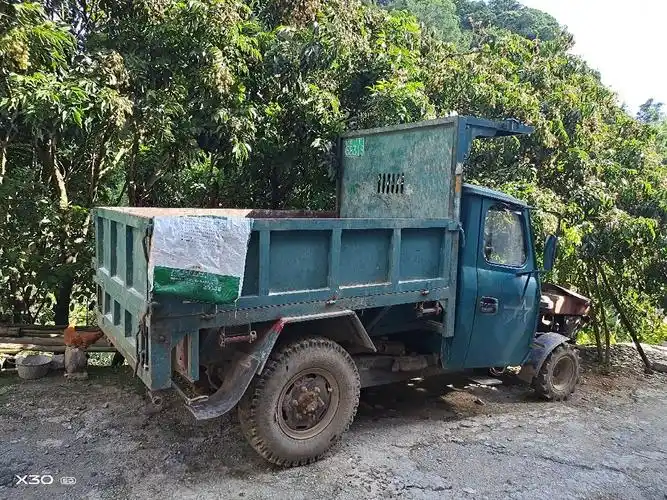 发动机24匹,3屯后桥,四个轮胎都是新的,同步四驱爬山王拖拉机,家用