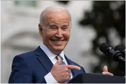 拜登81岁生日当天特朗普晒出一封夸自己健康的信