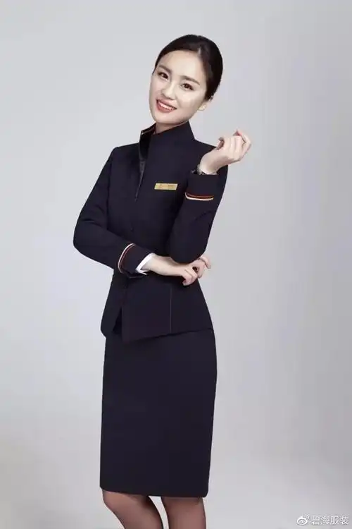 因此怎么看,都感觉是大气国风感,更有深航对于每一位空姐的细致体贴