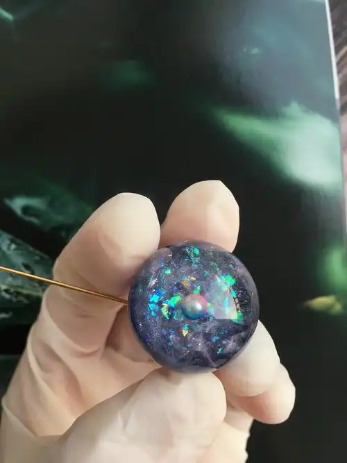 滴胶宇宙球胸针|手工艺|首饰设计|水土八文_原创作品-站酷(zcool)