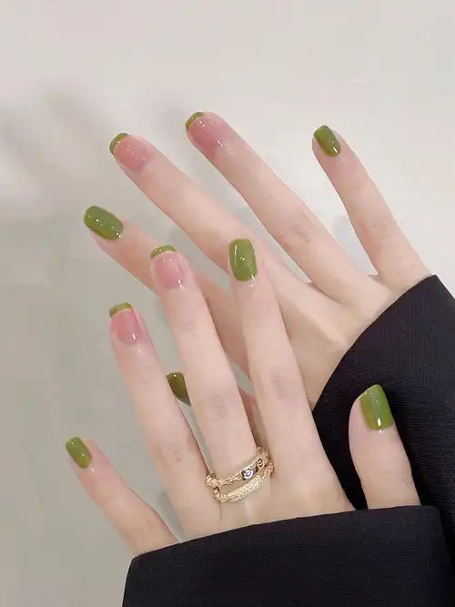 夏日薄荷绿法式美甲