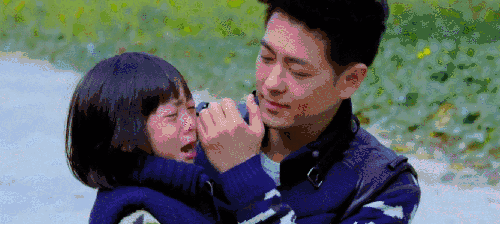 kimigif伤心gif哭gif擦眼泪gif林志颖gif父子gif爸爸去哪儿gif电影gif