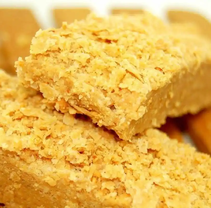 打卡济南夜市#花生糕是河南省开封地区地方传统名特产.