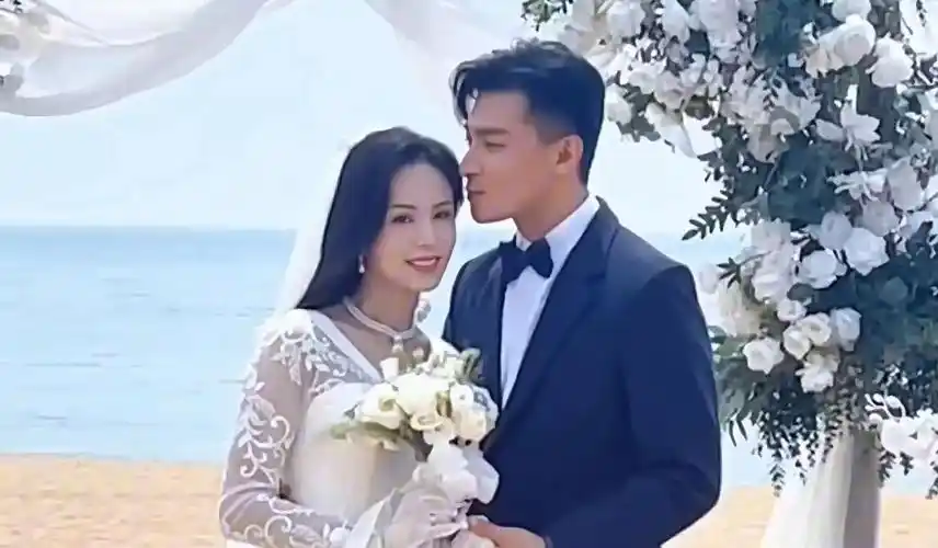 李若彤贺刚相差16岁演夫妻毫无违和感