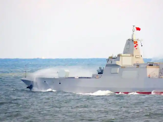 日前,有媒体报道称中国新一代055型导弹驱逐舰开始了二次海试,据