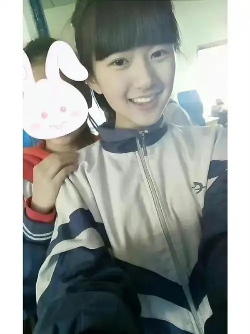 赵露思上学时期旧照