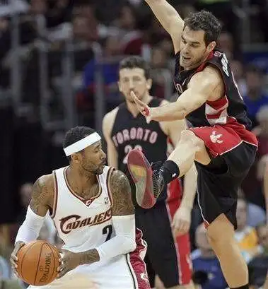 nba上腿:阿伦继承鲍文 马龙踢心窝科比无影腿