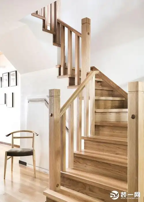 复式公寓现代风木楼梯设计图片