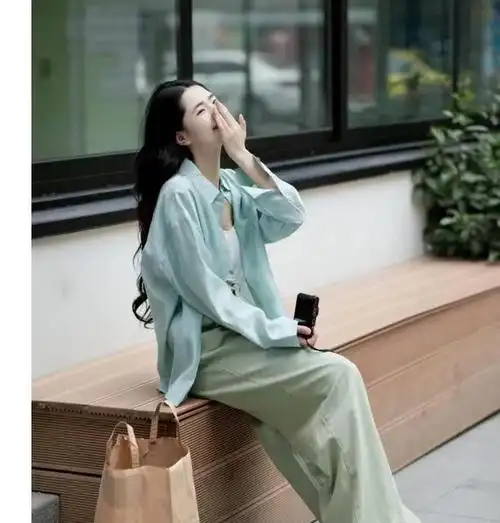 女人上了年纪,穿衣别随意!这6个颜色搭配技巧,洋气显年轻气质