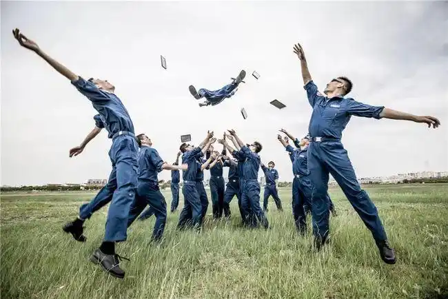 来当海军飞行员吧!这是我见过最霸气的招飞广告