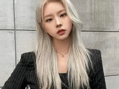 个性银色染发造型look 这么染美到让人忘