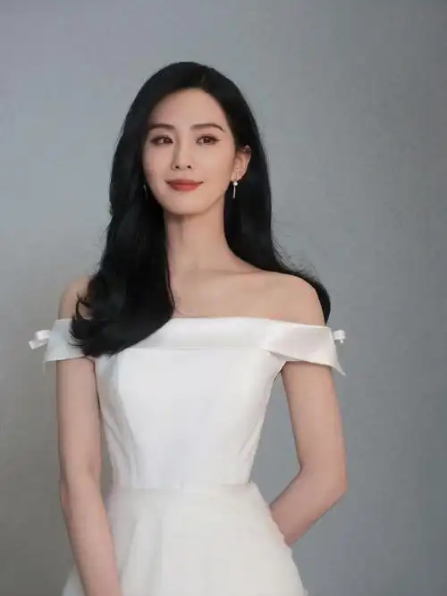 刘诗诗春日库存照##刘诗诗一字肩长裙