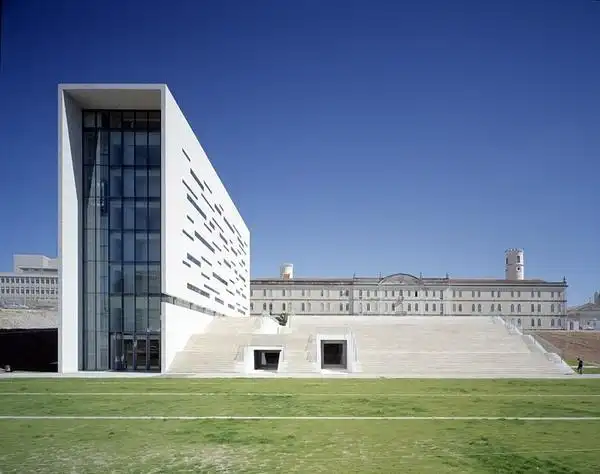 新里斯本大学办公楼(rectorado de la universidad nueva en lisboa).