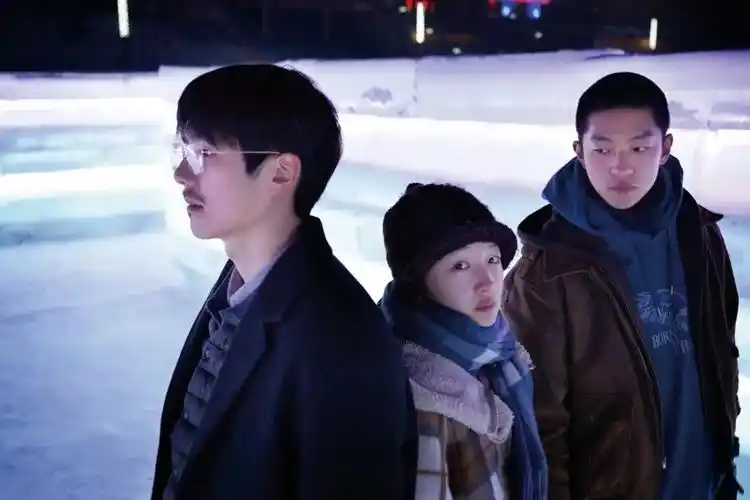 《新周刊》邀请青年媒体人曹柠,林冠,潘文捷,吴呈杰,余雅琴,为2023年