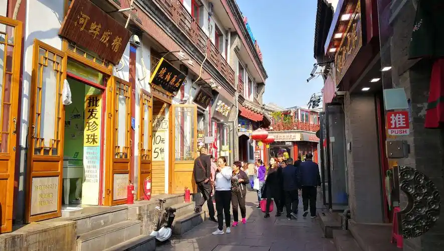 老北京商业街《烟袋斜街》一瞥.