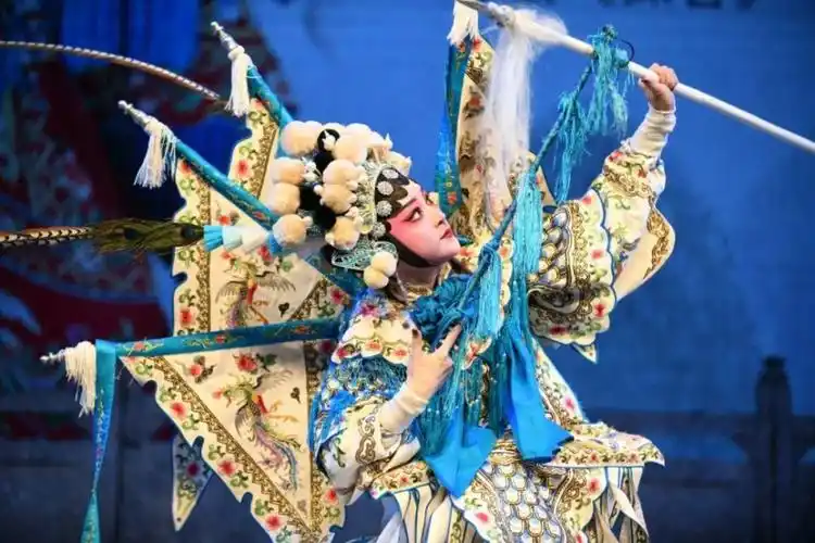 莫燕云:粤剧舞台上光彩夺目的正印花旦_腾讯新闻