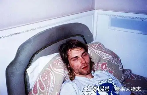 在舞台上解裤头沉沦毒海27岁举枪自杀疯狂堕落的科特柯本