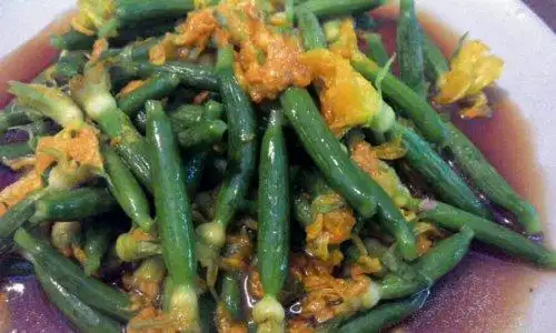 凉拌顶花小黄瓜的做法