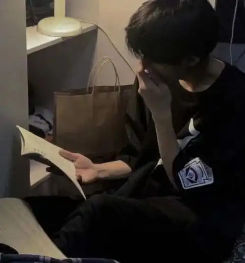 高级质感ins风简单干净男生头像 适合永久不换帅气男头