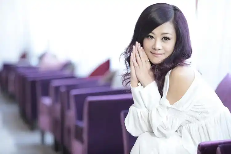 歌手梦然全新写真集