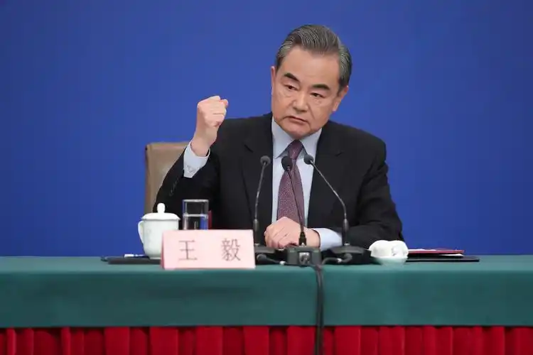 谢莲)3月8日上午,国务委员兼外交部长王毅就"中国外交政策和对外关系"
