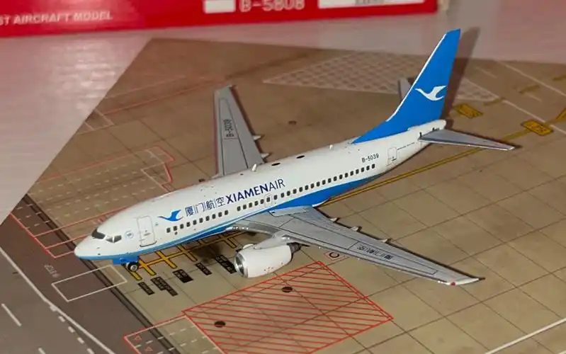 phoenix 厦门航空737-700 (标准新涂)飞机模型1/400开箱