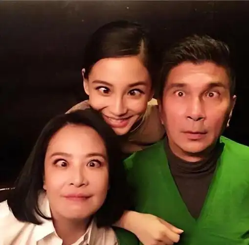 杨颖妈妈董菊英:35年前就嫁混血的女人,为何让女儿辍学当嫩模?