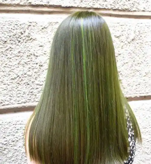 春天流行染闷青色