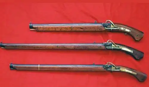 鞭炮火药放到子弹里性能咋样?趣谈火枪发展历史:火绳枪到燧发枪