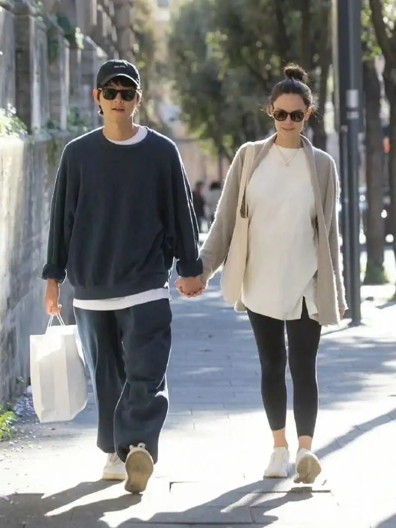 自在又惬意～ 	 #宋仲基# #宋仲基同款# #宋仲基老婆# #明星同款