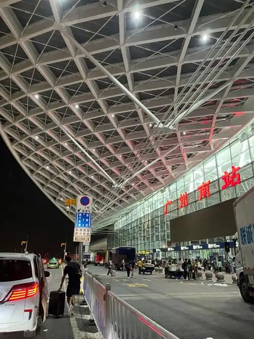 你有见过凌晨四点的广州南站吗90