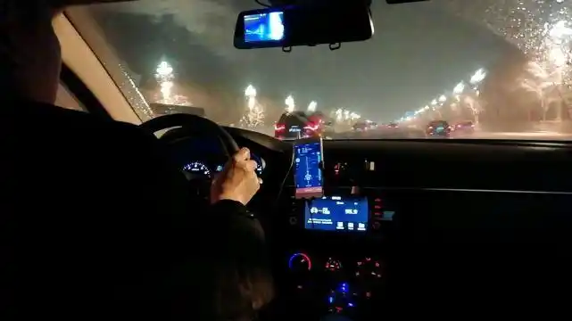 6年滴滴司机口述:每个深夜坐车的人,都很有故事!