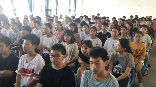 你们有的人也是第一次来到福清市龙田初级中学,心中总是有点朌望着