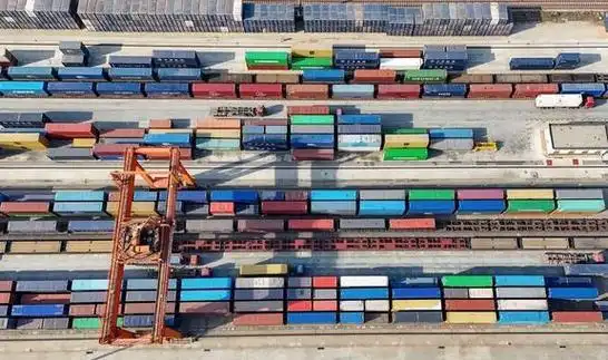 河南郑州中欧班列集结中心一片忙陆上丝绸之路通达万里