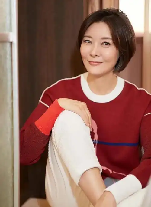 演员柯蓝:长相靓丽戏也棒,为人低调不嘚瑟,为何51岁还是单着