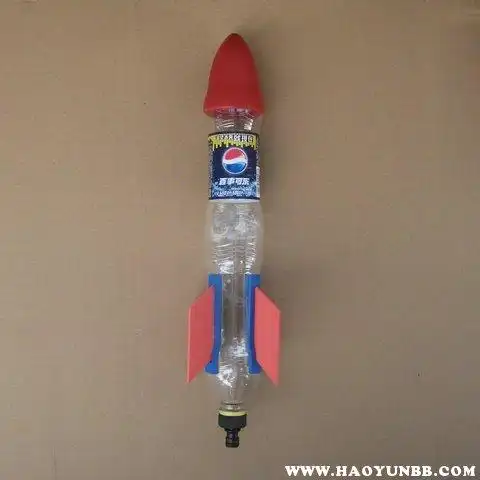 幼儿园矿泉水瓶做火箭